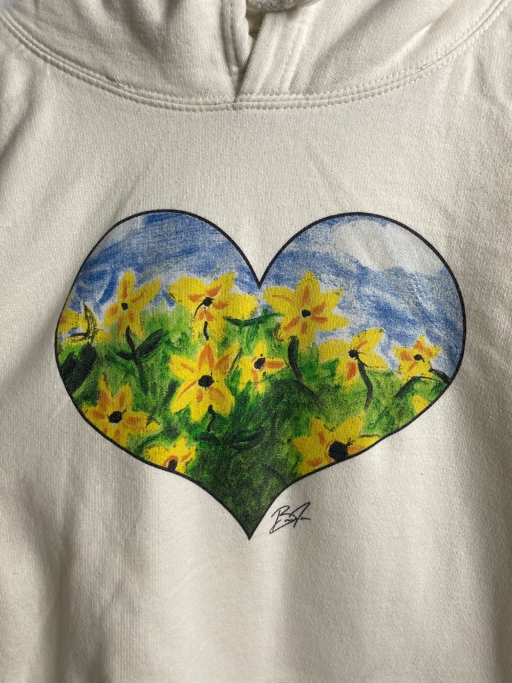 Just Hoods Cream Hoodie with Heart Daffodil Graphic Size Large